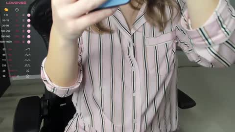 gigihadd online show from December 2024 03:09:02 PM