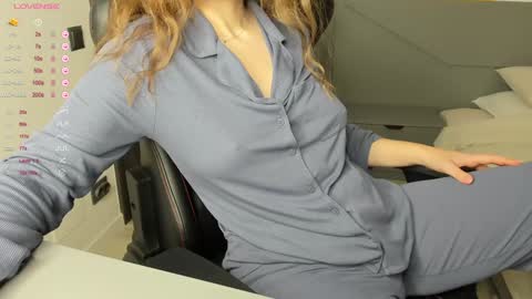 gigihadd online show from January 2025 02:50:02 PM