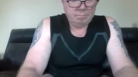 gimmmieoooo online show from April 2026 01:03:01 AM