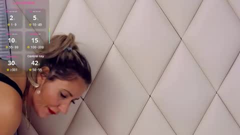 Gina online show from November 2025 07:33:02 AM