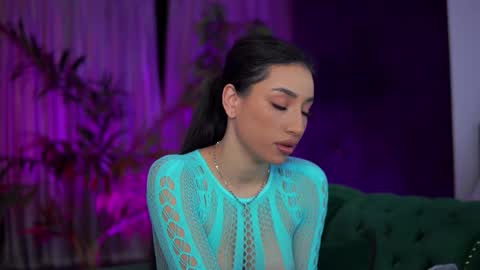 Gina online show from November 2025 08:16:01 PM