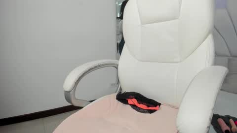 Ginebra Ness online show from November 2025 01:00:02 PM