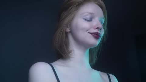        im expecting 350 thumbs up on my altar   online show from October 2025 10:09:01 PM