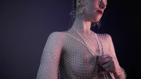        im expecting 350 thumbs up on my altar   online show from February 2026 10:16:02 PM