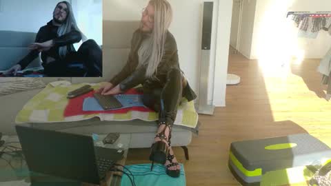 GingerPink online show from December 2025 12:11:02 PM