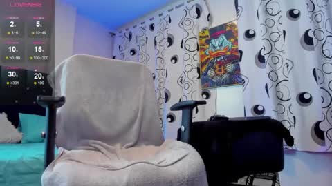 GIOMAR REYES online show from September 2025 04:25:01 AM