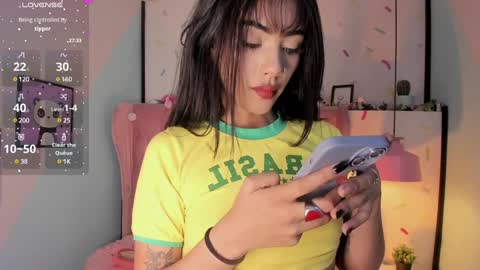 Snapshot of giovanna_oliveira chatting on February 2025 04:25:02 AM Giovanna online show from February 2025 04:25:02 AM