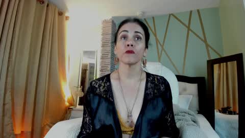 Girasol Walton online show from January 2025 03:32:01 PM