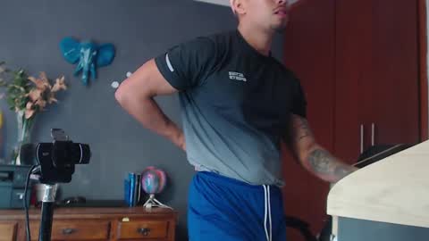 piggy boy online show from December 2024 02:46:02 PM