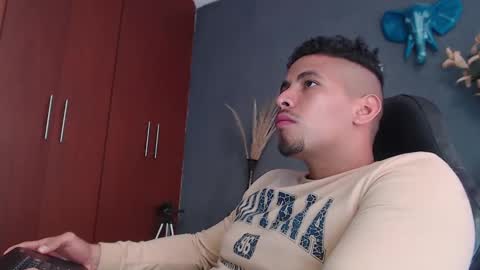 piggy boy online show from December 2024 03:57:01 PM