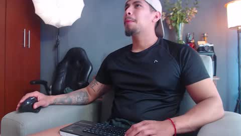 piggy boy online show from October 2025 04:13:02 PM