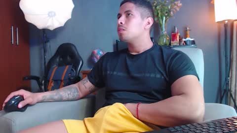 piggy boy online show from November 2025 11:38:02 PM