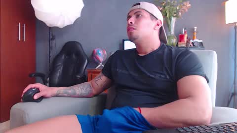 piggy boy online show from November 2025 06:34:02 PM