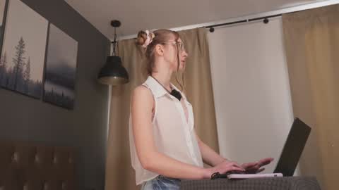 Nikki online show from September 2025 11:00:02 AM