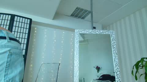 Snapshot of girlnextd00r_ chatting on February 2025 01:28:01 PM Hanna online show from February 2025 01:28:01 PM