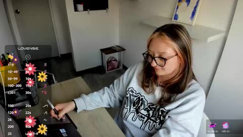 Maze    Thumbs up online show from November 2025 09:48:01 PM