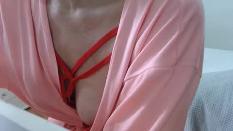 Snapshot of girlvictoria chatting on November 2025 02:32:02 PM Victoria online show from November 2025 02:32:02 PM