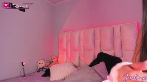 Instagram gisellee  22  online show from February 2025 10:50:02 PM