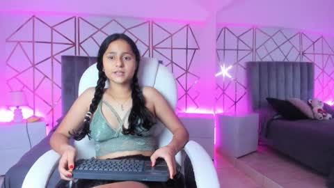 GISELLE ROLDAN online show from February 2025 11:44:02 AM