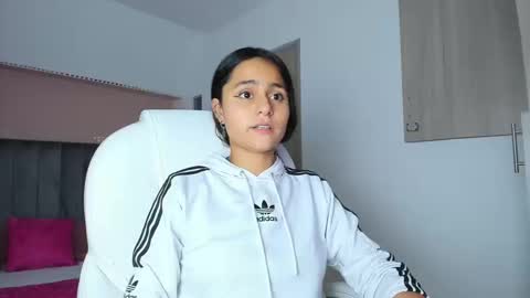 GISELLE ROLDAN online show from September 2025 04:01:02 AM