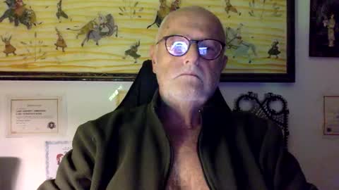giutomma930394 online show from October 2025 11:31:02 PM