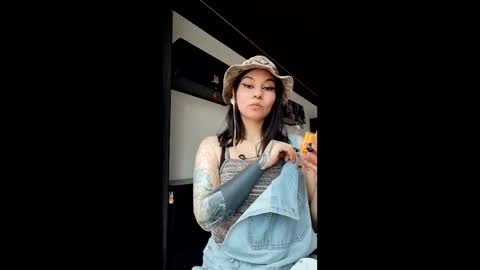 Nice to meet you my name is Heyli  online show from December 2025 04:36:01 PM