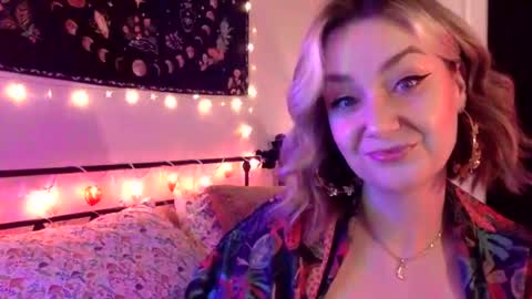 givemesweetdreams online show from September 2025 11:59:01 PM