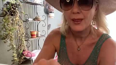 Gl1tter Barbie online show from September 2025 10:50:01 AM