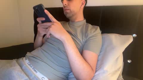 Glamour online show from November 2025 12:49:01 AM