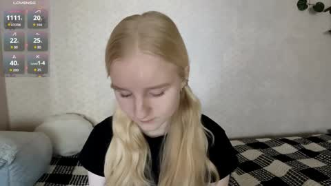 Snapshot of glennabeem chatting on May 2026 09:03:02 AM Laura online show from May 2026 09:03:02 AM
