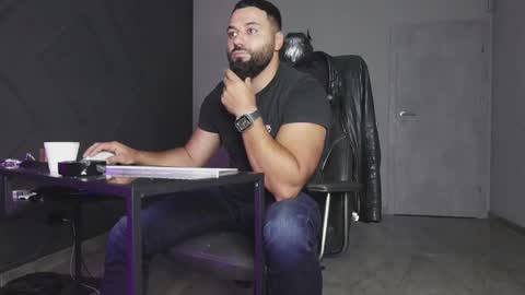 Matthew .. for short call me Matt online show from October 2025 06:28:02 PM