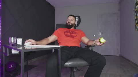 Matthew .. for short call me Matt online show from November 2025 04:02:02 AM