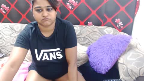 glitter candy online show from March 2025 09:59:02 PM