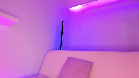 Mimi online show from December 2024 04:04:01 PM