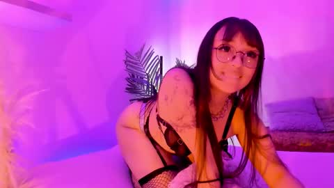 Mimi online show from October 2025 07:20:02 PM