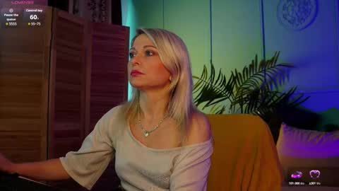 Snapshot of gloria_lovely chatting on September 2025 10:59:02 AM Gloria online show from September 2025 10:59:02 AM