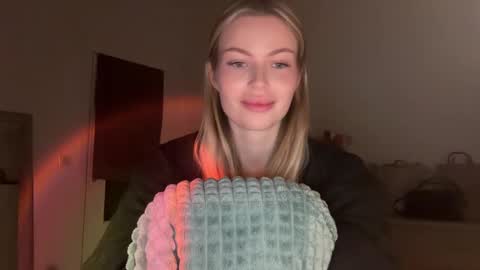 glow_angel online show from January 2025 07:03:01 PM