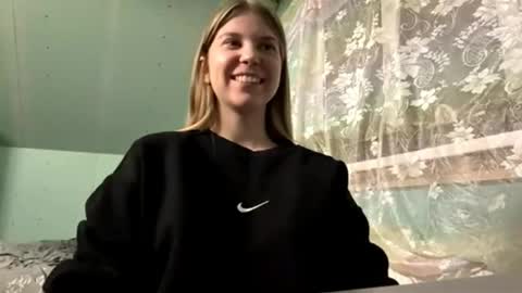 Snapshot of glyndabrierre chatting on April 2026 05:18:01 PM glyndabrierre online show from April 2026 05:18:01 PM