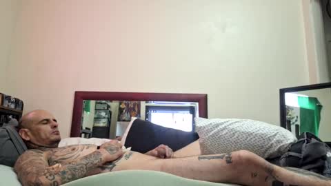 gnasty83 online show from October 2025 04:57:02 PM