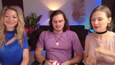   330 UTC2 girls   online show from January 2025 03:28:02 AM