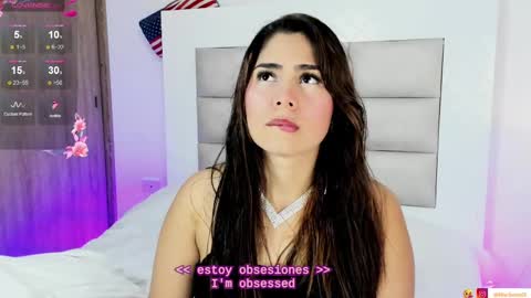 Mia online show from September 2025 10:43:01 PM