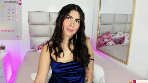 Mia online show from December 2025 03:11:01 AM