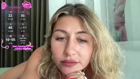 Snapshot of goddessdove chatting on November 2025 03:50:01 AM GoddessDove online show from November 2025 03:50:01 AM