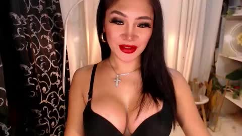 Snapshot of goddessquinnie chatting on October 2025 01:48:02 AM quinnie online show from October 2025 01:48:02 AM