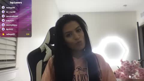 Snapshot of goddessreyna chatting on June 2026 02:32:02 AM Goddess Reyna online show from June 2026 02:32:02 AM