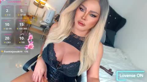 Miss Anna online show from December 2025 10:28:01 PM