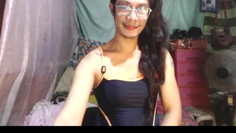 Snapshot of goddesssonyaxxx chatting on June 2026 06:33:01 AM KENNY DOLL online show from June 2026 06:33:01 AM