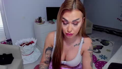 Nicole.. online show from February 2025 08:10:02 AM