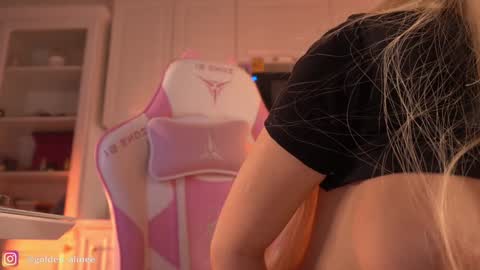 Snapshot of golden_alinee chatting on February 2025 07:27:01 PM Aline meow online show from February 2025 07:27:01 PM