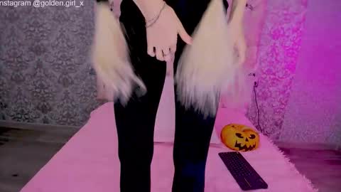 golden girl   online show from November 2025 02:02:02 AM